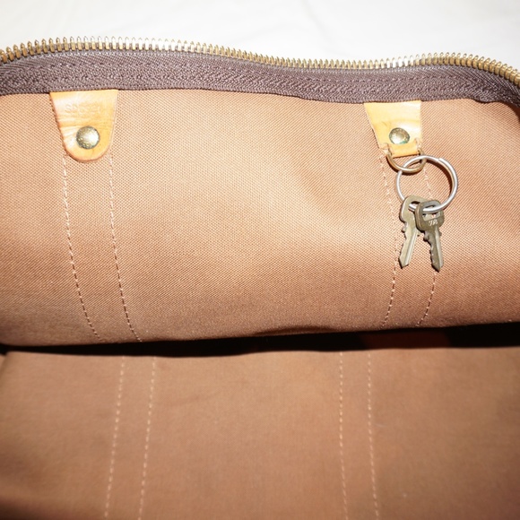 Louis Vuitton Keepall Monogram Duffle - Picture 6 of 9